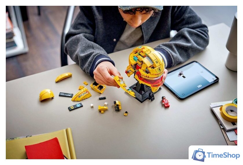 Конструктор LEGO Editions 43022 Шлем Льюиса Хэмилтона команды Scuderia Ferrari HP - Изображение №11 — Интернет-магазин Time-Shop