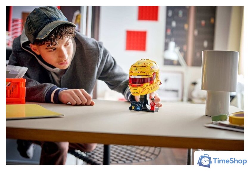 Конструктор LEGO Editions 43022 Шлем Льюиса Хэмилтона команды Scuderia Ferrari HP - Изображение №8 — Интернет-магазин Time-Shop