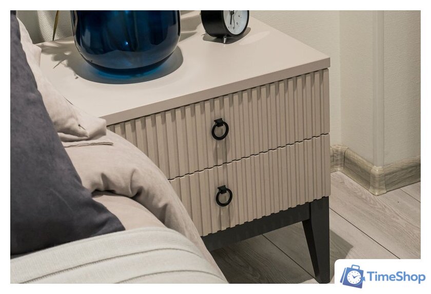 Тумба Ангстрем Хилтон спальня ХТ-302.03 (Д) исп.3 (Д2, кашемир серый) - Изображение №6 — Интернет-магазин Time-Shop