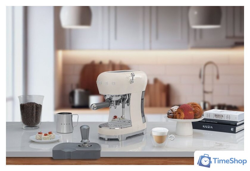 Рожковая кофеварка Smeg ECF02CREU - Изображение №5 — Интернет-магазин Time-Shop