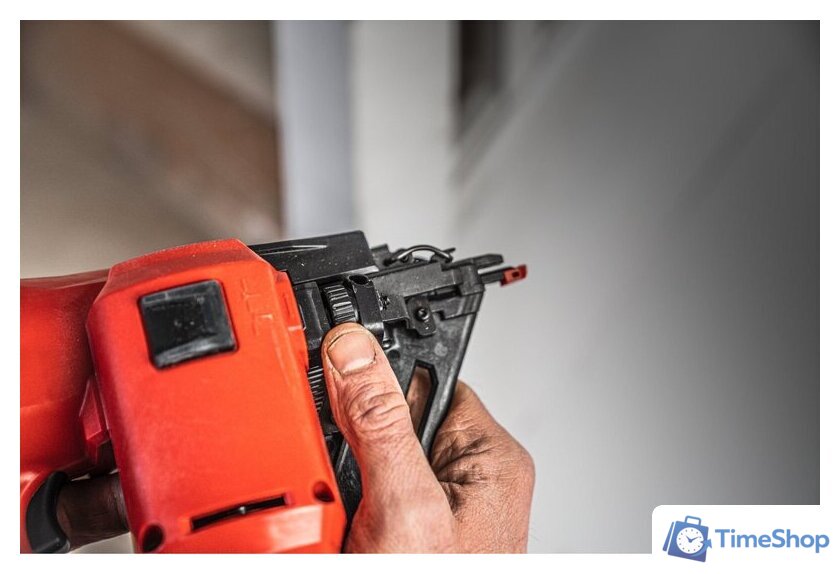 Гвоздезабиватель Milwaukee M18 FN16GA-0X Fuel 4933478094 (без АКБ, кейс) - Изображение №3 — Интернет-магазин Time-Shop