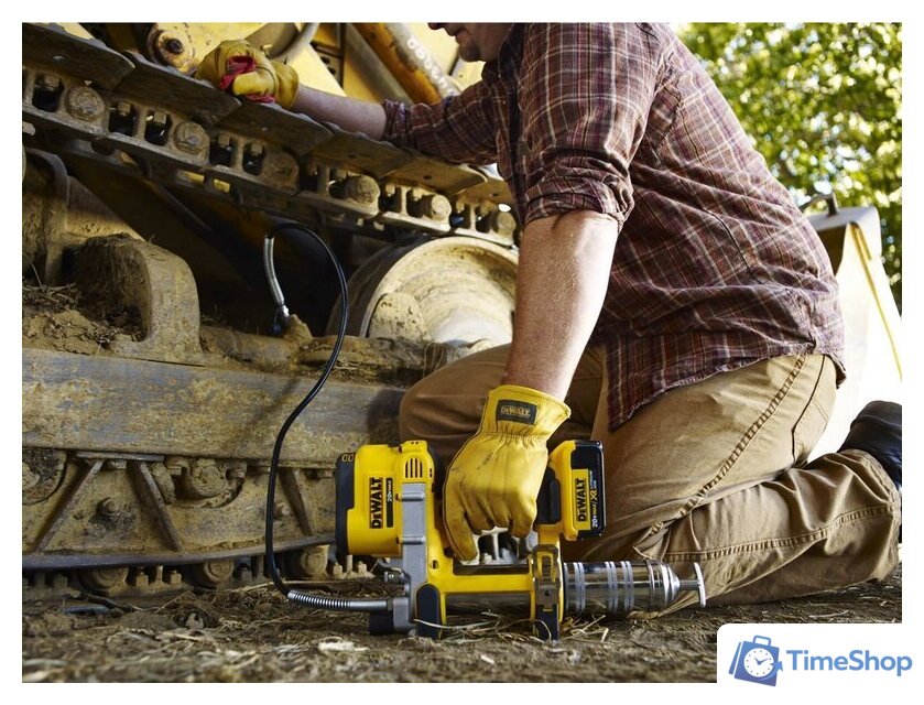 Шприц для смазки DeWalt DCGG571M1 (с 1-им АКБ, кейс) - Изображение №4 — Интернет-магазин Time-Shop