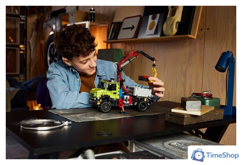 Конструктор LEGO 42242 Грузовик Mercedes-Benz Unimog U 5023 с краном - Изображение №10 — Интернет-магазин Time-Shop