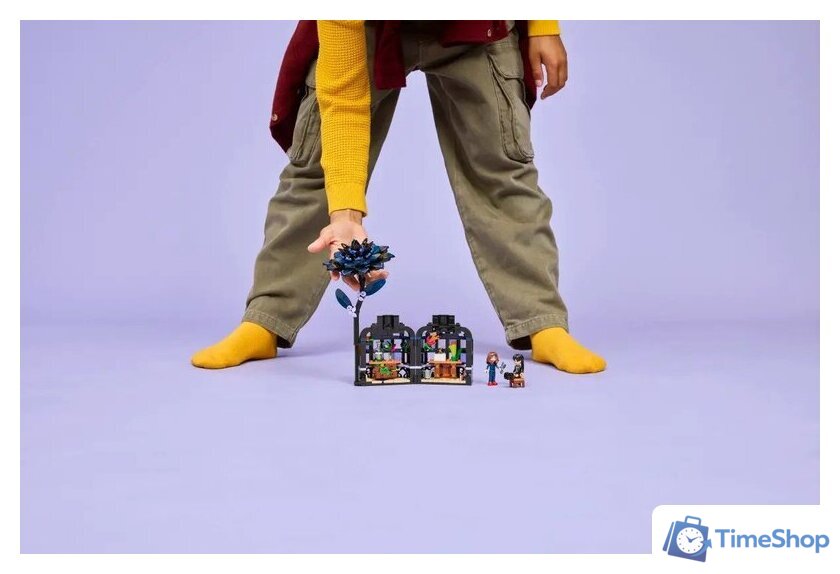 Конструктор LEGO Wednesday 76784 Черный георгин - Изображение №9 — Интернет-магазин Time-Shop