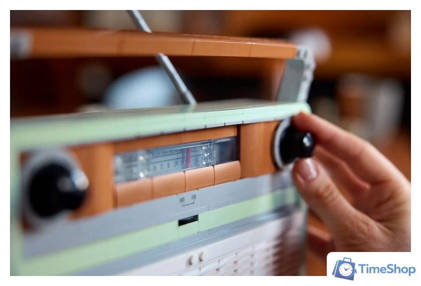 Конструктор LEGO Icons 10334 Радио в стиле ретро - Изображение №10 — Интернет-магазин Time-Shop