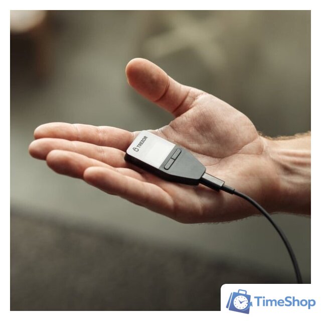 Аппаратный криптокошелек Trezor Safe 3 (черный) - Изображение №4 — Интернет-магазин Time-Shop