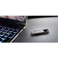 USB Flash SanDisk Extreme Go 256GB - Превью изображения №8 — Интернет-магазин Time-Shop