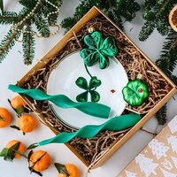 Тарелка десертная Bitossi La Tavola Scomposta FTB00263 (большой клевер/божья коровка) - Превью изображения №2 — Интернет-магазин Time-Shop