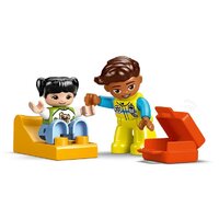 Конструктор LEGO Duplo Скорая помощь и водитель 10447 - Превью изображения №5 — Интернет-магазин Time-Shop