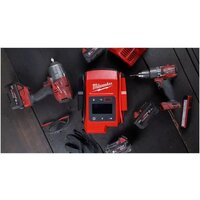 Пусковое устройство Milwaukee Jump Starter M18 JS2000-0 4933498026 (без АКБ) - Превью изображения №12 — Интернет-магазин Time-Shop