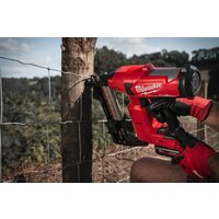 Степлер Milwaukee M18 FUEL M18FFUS-302C 4933479832 (с 2-мя АКБ 3 Ач, кейс) - Превью изображения №10 — Интернет-магазин Time-Shop