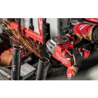 Угловая шлифмашина Milwaukee M18 FSAG125XB-502X Fuel 4933478430 (с 2-мя АКБ) - Превью изображения №6 — Интернет-магазин Time-Shop