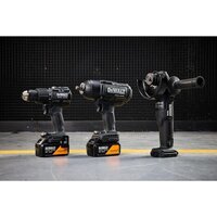  DeWalt DCK3222MP2T-QW (шуруповерт, гайковерт, болгарка, 2 АКБ, кейс) - Превью изображения №6 — Интернет-магазин Time-Shop