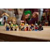 Конструктор LEGO Icons 10332 Средневековая городская площадь - Превью изображения №16 — Интернет-магазин Time-Shop