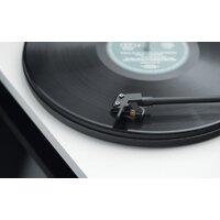 Виниловый проигрыватель Pro-Ject Primary E Phono (белый) - Превью изображения №2 — Интернет-магазин Time-Shop