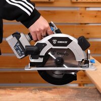 Дисковая (циркулярная) пила Deko CS20 PRO 084-1157 (с 1-им АКБ) - Превью изображения №6 — Интернет-магазин Time-Shop