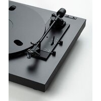 Виниловый проигрыватель Pro-Ject A1.2 (Ortofon OM10, черный) - Превью изображения №2 — Интернет-магазин Time-Shop