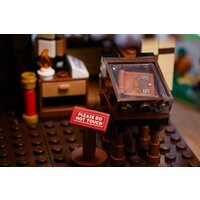 Конструктор LEGO Ideas 21341 Фокус-Покус: Коттедж сестер Сандерсон - Превью изображения №16 — Интернет-магазин Time-Shop