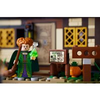 Конструктор LEGO Ideas 21341 Фокус-Покус: Коттедж сестер Сандерсон - Превью изображения №17 — Интернет-магазин Time-Shop