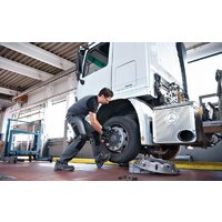 Гайковерт Bosch GDS 18V-1050 H Professional 06019J8502 (с 2-мя АКБ 8 Ah, кейс) - Превью изображения №2 — Интернет-магазин Time-Shop