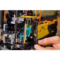 Конструктор LEGO Technic 42215 Гибридный экскаватор Volvo EC500 - Превью изображения №11 — Интернет-магазин Time-Shop