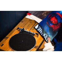 Виниловый проигрыватель Rekkord Audio F400 (2M Red, черный глянцевый) - Превью изображения №2 — Интернет-магазин Time-Shop