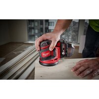 Эксцентриковая шлифмашина Milwaukee M18 BOS125-502B 4933464229 (с 2-мя АКБ, сумка) - Превью изображения №7 — Интернет-магазин Time-Shop