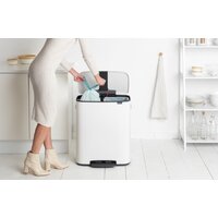Система сортировки мусора Brabantia Bo Pedal Bin 2 x 30 л (белый) - Превью изображения №4 — Интернет-магазин Time-Shop