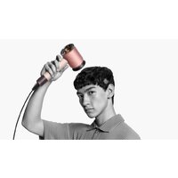 Фен Dyson HD16 Supersonic Nural Straight+Wavy (евровилка, керамический абрикосовый/топаз) - Превью изображения №4 — Интернет-магазин Time-Shop