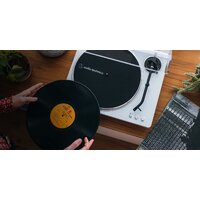 Виниловый проигрыватель Audio-Technica AT-LP70XBT-WW - Превью изображения №4 — Интернет-магазин Time-Shop