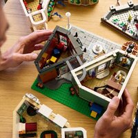 Конструктор LEGO Icons 11371 Торговая улица - Превью изображения №14 — Интернет-магазин Time-Shop