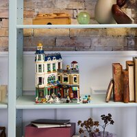 Конструктор LEGO Icons 11371 Торговая улица - Превью изображения №15 — Интернет-магазин Time-Shop