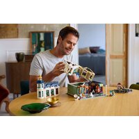 Конструктор LEGO Icons 11371 Торговая улица - Превью изображения №11 — Интернет-магазин Time-Shop