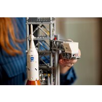 Конструктор LEGO Icons 10341 Космическая пусковая система NASA Artemis - Превью изображения №12 — Интернет-магазин Time-Shop