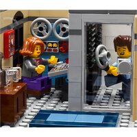 Конструктор LEGO Creator 10260 Ресторанчик в центре - Превью изображения №14 — Интернет-магазин Time-Shop