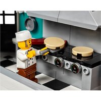 Конструктор LEGO Creator 10260 Ресторанчик в центре - Превью изображения №12 — Интернет-магазин Time-Shop