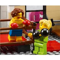 Конструктор LEGO Creator 10260 Ресторанчик в центре - Превью изображения №17 — Интернет-магазин Time-Shop