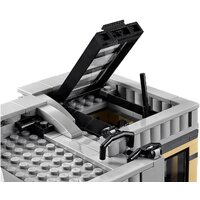 Конструктор LEGO Creator 10260 Ресторанчик в центре - Превью изображения №9 — Интернет-магазин Time-Shop