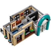 Конструктор LEGO Creator 10260 Ресторанчик в центре - Превью изображения №6 — Интернет-магазин Time-Shop