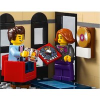 Конструктор LEGO Creator 10260 Ресторанчик в центре - Превью изображения №15 — Интернет-магазин Time-Shop