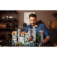 Конструктор LEGO Icons 10305 Замок Львиных рыцарей - Превью изображения №3 — Интернет-магазин Time-Shop