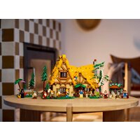 Конструктор LEGO Disney 43242 Домик Белоснежки и семи гномов - Превью изображения №12 — Интернет-магазин Time-Shop