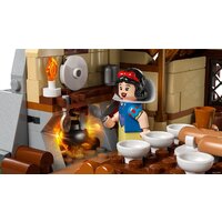 Конструктор LEGO Disney 43242 Домик Белоснежки и семи гномов - Превью изображения №6 — Интернет-магазин Time-Shop