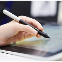 Стилус для графического планшета Wacom One 13 DTC-133 CP91300B2Z (черный) - Превью изображения №5 — Интернет-магазин Time-Shop