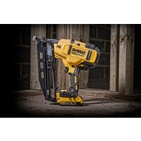 Гвоздезабиватель DeWalt DCN660D2 (с 2-мя АКБ, кейс) - Превью изображения №2 — Интернет-магазин Time-Shop