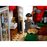 Конструктор LEGO Ideas 21330 Один дома - Превью изображения №44 — Интернет-магазин Time-Shop