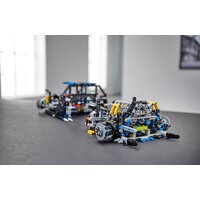 Конструктор LEGO Technic 42083 Bugatti Chiron - Превью изображения №10 — Интернет-магазин Time-Shop