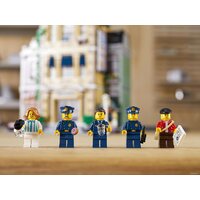 Конструктор LEGO Creator 10278 Полицейский участок - Превью изображения №30 — Интернет-магазин Time-Shop