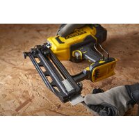 Гвоздезабиватель Stanley SFMCN616B (без АКБ) - Превью изображения №8 — Интернет-магазин Time-Shop