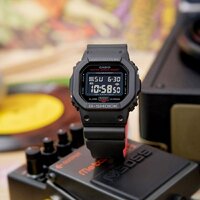 Наручные часы Casio DW-5600UHR-1E - Превью изображения №2 — Интернет-магазин Time-Shop